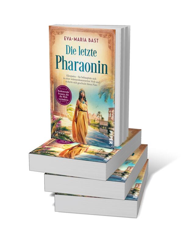 Bücherstapel des Buches „Die letzte Pharaonin“