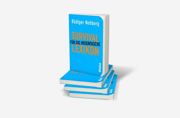 Bücherstapel des Buches „Survival-Lexikon für die Hosentasche“