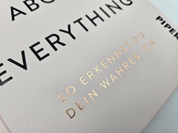 Innenansicht des Buches „The Truth About Everything“