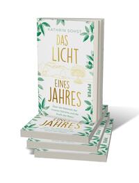 Bücherstapel des Buches „Das Licht eines Jahres“