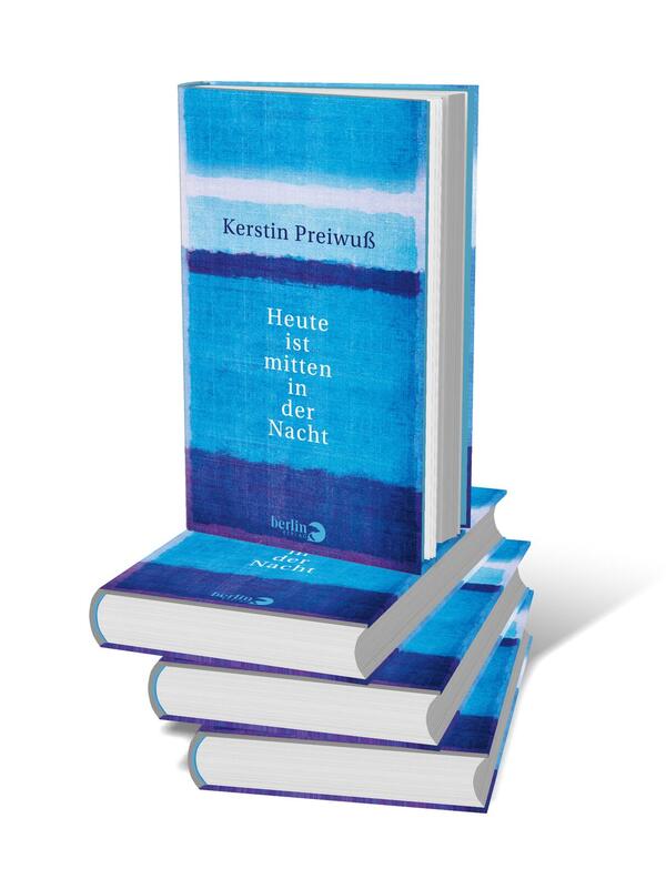 Bücherstapel des Buches „Heute ist mitten in der Nacht“