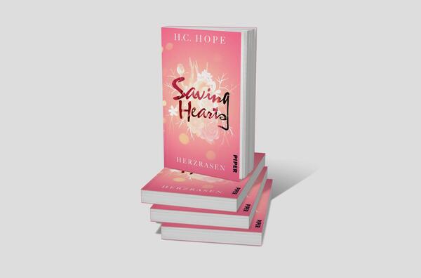 Bücherstapel des Buches „Saving Hearts – Herzrasen “