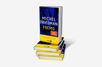 Bücherstapel des Buches „Fremd“