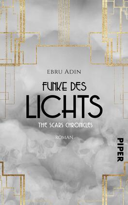 Das Buchcover zeigt eine elegante Gestaltung in Schwarz und Gold, mit einem mystischen Hintergrund aus grauen Wolken und schemenhaften Figuren. Der Titel „FUNKE DES LICHTS“ ist prominent in großen, stilisierten Buchstaben in Schwarz dargestellt, während der Untertitel „THE SCARS CHRONICLES“ in einer kleineren, schlichten Schriftart darunter platziert ist. Der Autor, Ebru Adin, steht in einem schmalen, goldenen Rahmen am oberen Rand. Das Cover vermittelt eine geheimnisvolle und fesselnde Atmosphäre.
