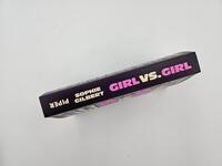 Außenansicht des Buches „Girl vs. Girl“
