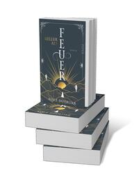 Bücherstapel des Buches „Heller als Feuer“