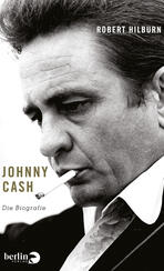 Das Buchcover zeigt ein Porträt von Johnny Cash in Schwarz-Weiß, das seine markanten Gesichtszüge betont. Er hält eine Zigarette zwischen den Lippen und schaut nachdenklich. Der Titel „JOHNNY CASH“ ist in großen, goldenen Buchstaben platziert, während „Die Biografie“ darunter in schlichter Schrift steht. Den oberen Teil des Covers nimmt der Name des Autors, Robert Hilburn, in heller Schrift ein. Die nüchterne Farbgestaltung und der Fokus auf Cash vermitteln eine melancholische und nostalgische Atmosphäre.