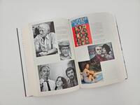 Außenansicht des Buches „Book of Lives “