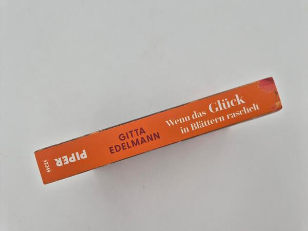 Außenansicht des Buches „Wenn das Glück in Blättern raschelt“