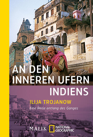 Das Buchcover zeigt eine farbenfrohe Szene am Ganges mit einem Mann in traditioneller indischer Kleidung, der dem Betrachter zugewandt ist. Hinter ihm sind alte Gebäude und bunte Graffiti zu sehen, die die lebendige Kultur Indiens widerspiegeln. Der Titel „An den inneren Ufern Indiens“ steht in großen weißen Buchstaben oben, während der Autor „ILJA TROJANOW“ darunter in orangefarbenen Lettern erscheint. Der untere Teil des Covers ist lilafarben, mit dem Untertitel „Eine Reise entlang des Ganges“.