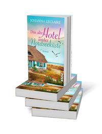 Bücherstapel des Buches „Das alte Hotel an der Nordseeküste“