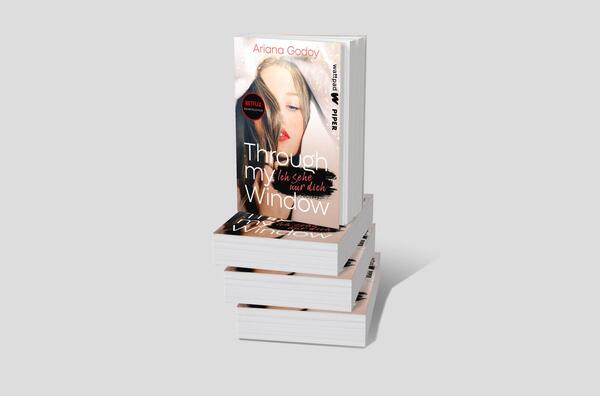 Bücherstapel des Buches „Through my Window – Ich sehe nur dich“