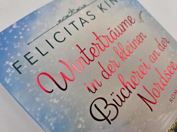 Außenansicht des Buches „Winterträume in der kleinen Bücherei an der Nordsee“