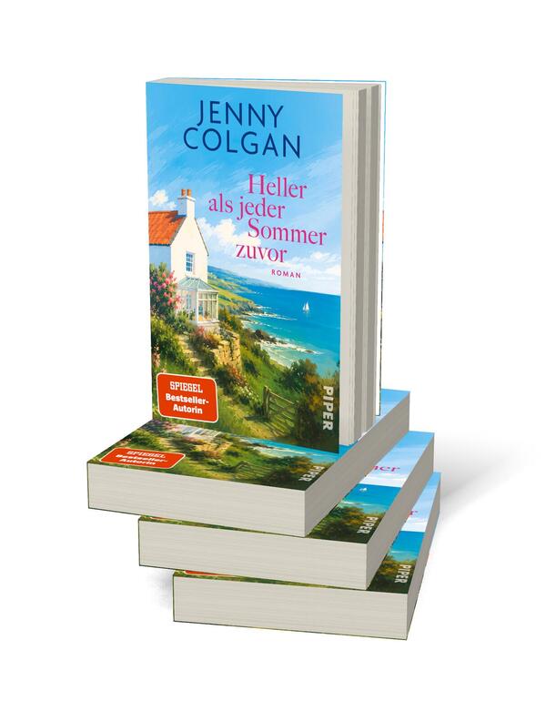Bücherstapel des Buches „Heller als jeder Sommer zuvor“