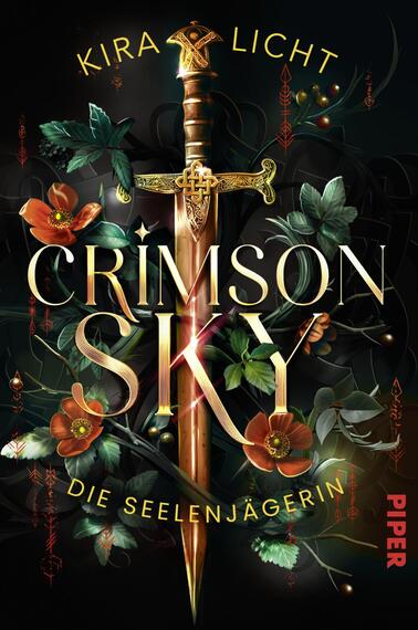 Das Buchcover zeigt ein zentrales, goldfarbenes Schwert, das zwischen stilisierten, grünen Pflanzen und roten Blumen platziert ist. Der Titel „CRIMSON SKY“ ist groß und in auffälliger, goldener Schrift gestaltet, wobei der Schriftzug durch Schatten verstärkt wird. Darunter steht der Untertitel „DIE SEELENJÄGERIN“ in kleinerer, eleganter Schrift. Der Hintergrund ist dunkel und vermittelt eine mystische Atmosphäre, während der Verlag „PIPER“ in roter Schrift am rechten unteren Rand abgebildet ist.