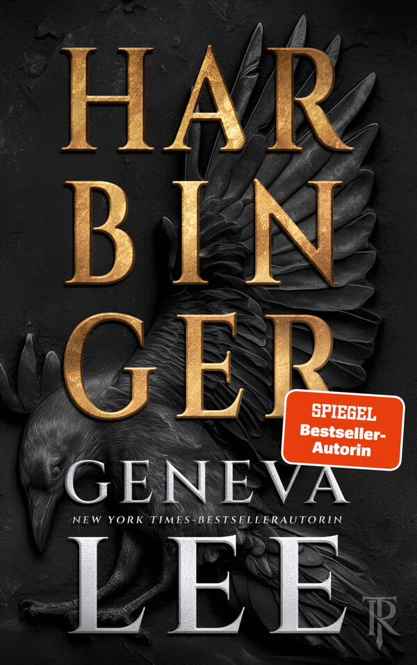 Das Buchcover zeigt auf dunklem, strukturiertem Hintergrund einen realistischen, gefalteten schwarzen Rabenflügel im oberen rechten Bereich und einen teilweise sichtbaren Rabenkörper unten links. Großflächige, goldfarbene Majuskelbuchstaben bilden den waagerechten Titel „HARBINGER“, darunter in silbergrau der Autorenname „GENEVA LEE“ sowie die Zusatzzeile „NEW YORK TIMES-BESTSELLERAUTORIN“. Rechts unten ein orangefarbener abgerundeter Sticker mit weißer Schrift „SPIEGEL Bestseller-Autorin“. Atmosphärisch wirkt das Cover düster und dramatisch.