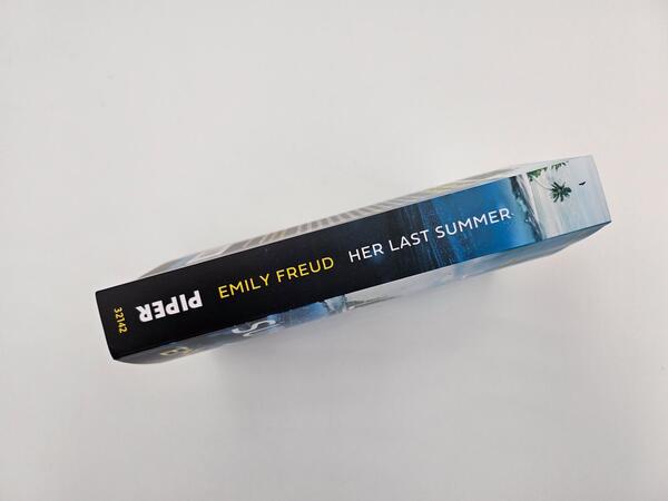 Außenansicht des Buches „Her Last Summer – Eine verschwundene Frau. Eine Reise ohne Wiederkehr.“