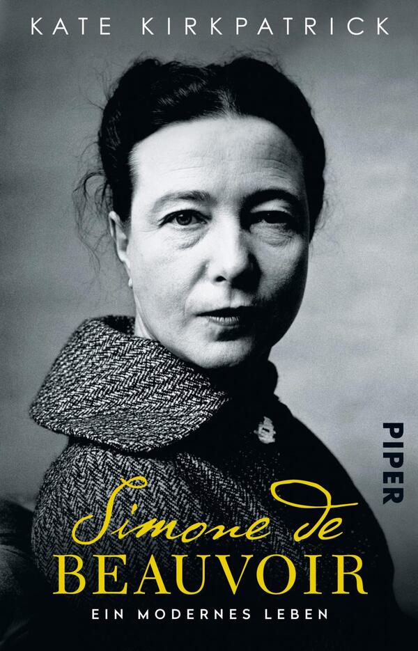Das Buchcover zeigt ein Porträt von Simone de Beauvoir in Schwarz-Weiß, das kraftvoll und eindringlich wirkt. Die Bildkomposition tritt vor einem hellen, einfarbigen Hintergrund hervor. Der Titel „Simone de Beauvoir“ ist in eleganten, gelben Buchstaben platziert, während der Untertitel „Ein modernes Leben“ in schlichter, weißer Schrift darunter steht. Der Name der Autorin, Kate Kirkpatrick, befindet sich am oberen Rand des Covers in schwarzer Schrift. An der rechten Seite ist das Verlagslogo „PIPER“ in Schwarz sichtbar.