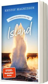 Das Buchcover zeigt eine beeindruckende Geysir-Eruption vor einer Landschaft, die von sanften Hügeln und einem strahlend blauen Himmel umrahmt wird. Der Titel „Island“ ist in geschwungener, weißer Schrift platziert und wird von der Darstellung des Geysirs visuell unterstützt. Darüber steht in deutlichen, blauen Buchstaben „Gebrauchsanweisung für“. Der Autorname „Kristof Magnusson“ befindet sich am oberen Rand. Im unteren Bereich ist in einem roten Rechteck „SPIEGEL Bestseller-Autor“ vermerkt. Die Farbgestaltung vermittelt eine lebendige und einladende Atmosphäre.