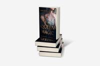 Bücherstapel des Buches „Queen of Magic – Das Zeichen der Königin“