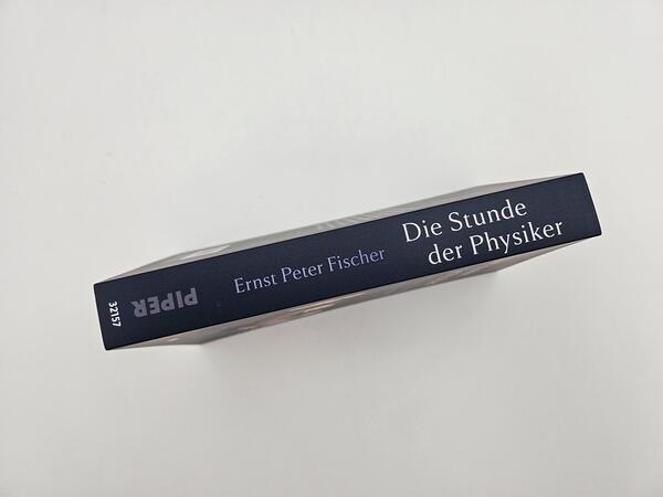 Außenansicht des Buches „Die Stunde der Physiker“