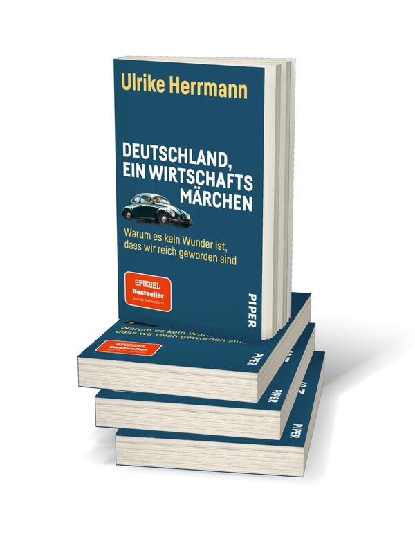 Bücherstapel des Buches „Deutschland, ein Wirtschaftsmärchen“