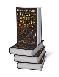 Bücherstapel des Buches „Die Welt unter unseren Füßen“