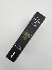 Außenansicht des Buches „The Curse of Gods“