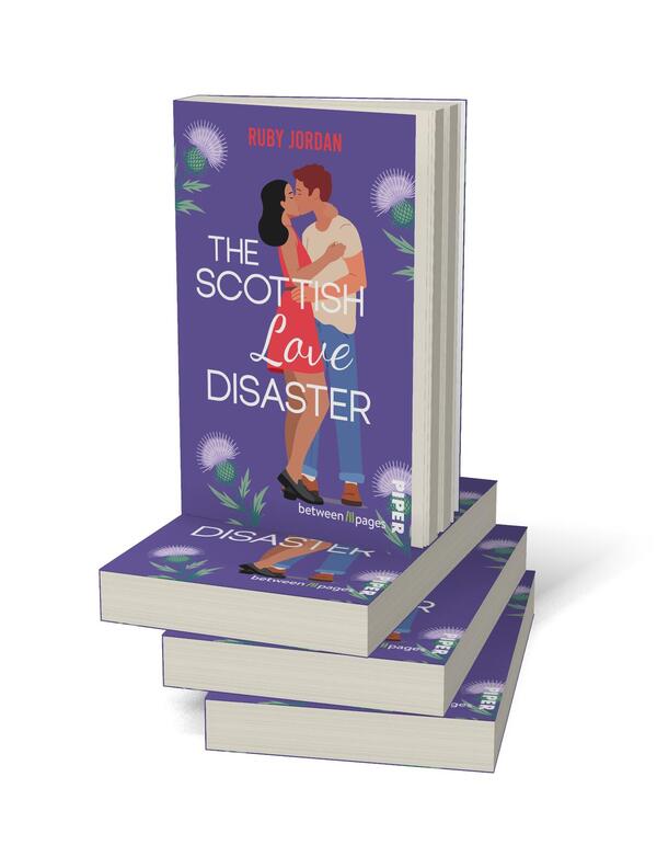 Bücherstapel des Buches „The Scottish Love Disaster“