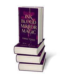 Bücherstapel des Buches „Ink Blood Mirror Magic“