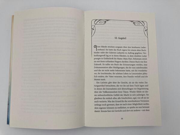 Innenansicht des Buches „Die aufgehende Sonne von Paris“