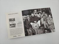 Außenansicht des Buches „First Overland. Als Erste im Land Rover 18.000 Meilen von London nach Singapur “