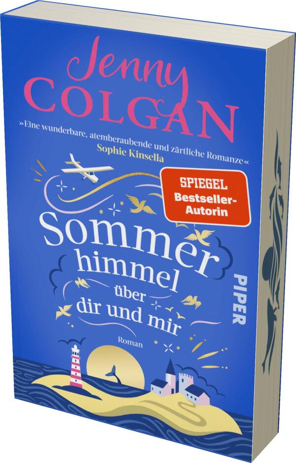 Das Buchcover zeigt einen leuchtend blauen Hintergrund, der an einen klaren Sommertag erinnert. In der oberen Hälfte ist der Titel „Sommerhimmel über dir und mir“ in großen, weißen Buchstaben platziert, wobei das Wort „Sommerhimmel“ in geschwungener Schrift hervorgehoben ist. Der Name der Autorin, Jenny Colgan, steht in kräftigem Pink oberhalb des Titels. Unten auf dem Cover sind stilisierte maritime Motive mit einem Leuchtturm und Booten sichtbar. Ein rotes Etikett mit dem Text „SPIEGEL Bestseller-Autorin“ ergänzt das Design.