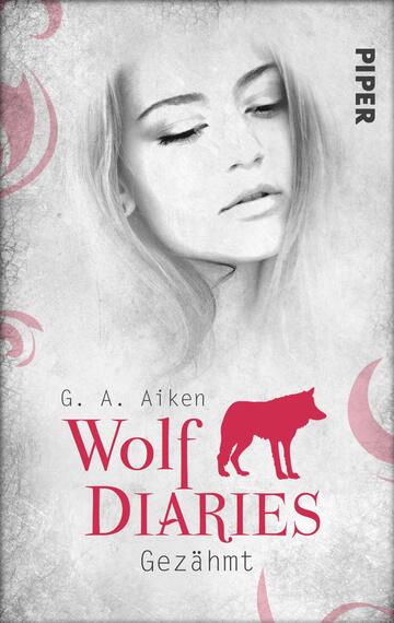Das Buchcover zeigt ein graues Hintergrundbild mit einer sanften, verträumten Darstellung einer Frau mit langen, hellen Haaren, die nachdenklich und leicht schräg nach oben schaut. In der linken unteren Ecke ist ein roter Wolf abgebildet. Der Titel „Wolf Diaries“ erscheint in großen, auffälligen roten Buchstaben darüber, gefolgt von dem Untertitel „Gezähmt“ in kleinerer Schrift. Der Name der Autorin „G. A. Aiken“ ist in eleganter Schrift über dem Titel platziert. Oben rechts ist das Verlagslogo „PIPER“ sichtbar. Die Gesamtatmosphäre ist geheimnisvoll und ansprechend.