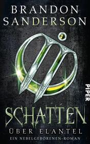 Das Buchcover zeigt ein mystisches, mit dunklen Farben gestaltetes Hintergrundbild. Im Zentrum befindet sich ein auffälliges, silbernes Emblem mit grünen Akzenten, welches eine geheimnisvolle Symbolik vermittelt. Der Titel „SCHATTEN ÜBER ELANTEL“ ist in eleganter, goldfarbener Schrift verewigt, während der Name des Autors, Brandon Sanderson, in weißer Schrift oben platziert ist. Am rechten Rand ist das Verlagslogo „PIPER“ in dezentem Weiß zu erkennen. Die Atmosphäre wirkt düster und fantastisch.
