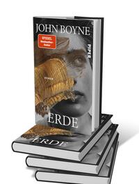 Bücherstapel des Buches „Erde“