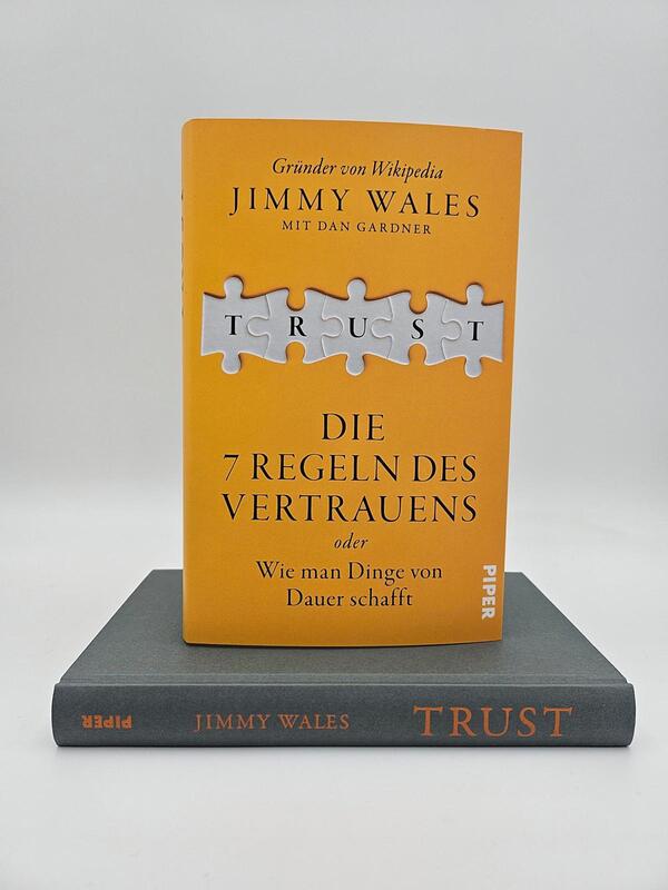 Außenansicht des Buches „TRUST“