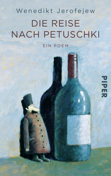 Das Buchcover zeigt zwei Weinflaschen in einer sanften Farbpalette aus Blau- und Grüntönen. In der Mitte steht eine kleine, stilisierte Figur in schwarzem Überwurf und Hüte, die mit einem schrägen Blick auf die Flaschen schaut. Der Titel „DIE REISE NACH PETUSCHKI“ steht in großen, eleganten Buchstaben oben, gefolgt von „EIN POEM“ in kleineren Lettern. Der Verlagsname „PIPER“ ist vertikal am rechten Rand platziert. Die Atmosphäre ist nostalgisch und leicht surreal.
