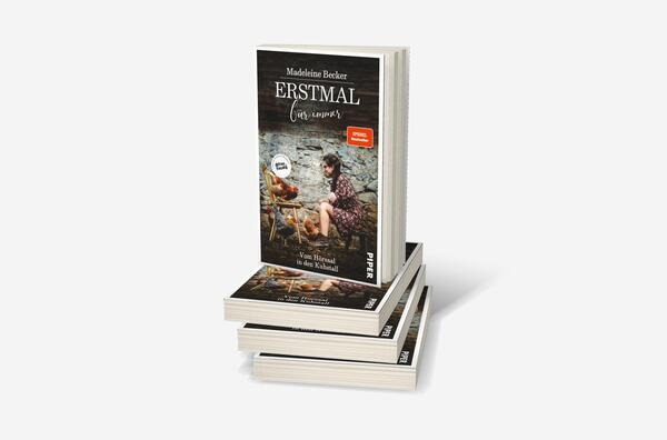 Bücherstapel des Buches „Erstmal für immer“