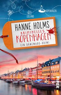 Das Buchcover zeigt eine malerische Hafenansicht von Kopenhagen bei Sonnenuntergang. In warmen Farben dominieren sanfte Rottöne und Blau- sowie Gelbtöne. Im Vordergrund sind farbenfrohe Gebäude zu sehen, die am Wasser stehen. Oben auf dem Cover sind stilisierte Symbole wie Schiffe und Kartenfragmenten angeordnet, während der Titel „Kriminelles Kopenhagen“ von Hanne Holms in auffälliger, roter Schrift hervorsticht. Darunter steht „Ein Dänemark-Krimi“ in einer kleineren, eleganten Schrift.