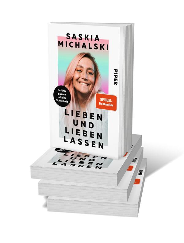 Bücherstapel des Buches „Lieben und lieben lassen“