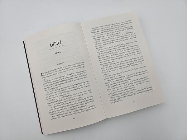 Außenansicht des Buches „Corrupt – Dunkle Versuchung“