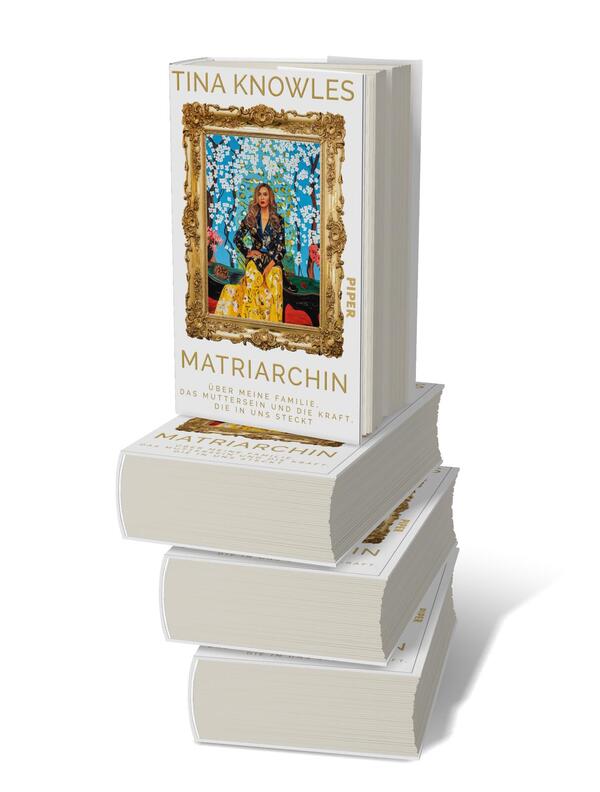 Bücherstapel des Buches „Matriarchin“
