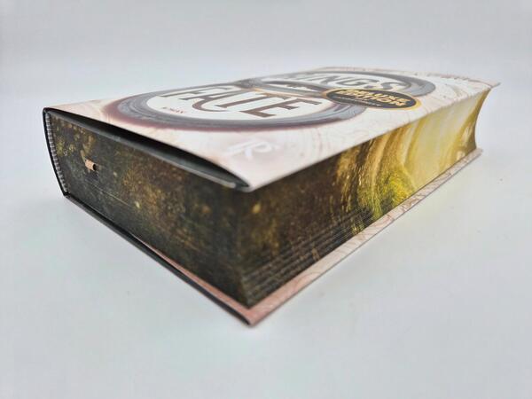 Außenansicht des Buches „Rings of Fate (Deluxe-Ausgabe)“