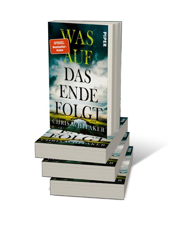 Bücherstapel des Buches „Was auf das Ende folgt“