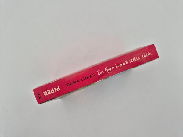Außenansicht des Buches „Ein Huhn kommt selten allein“