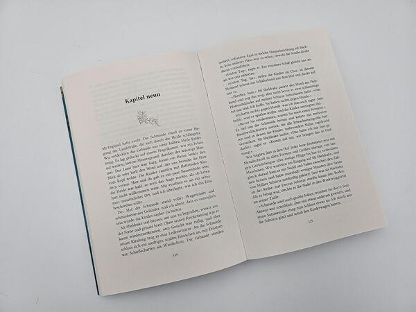 Innenansicht des Buches „Mrs England“