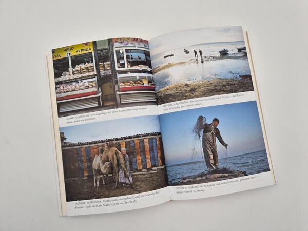 Außenansicht des Buches „Und vor uns die ganze Welt“