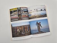 Außenansicht des Buches „Und vor uns die ganze Welt“