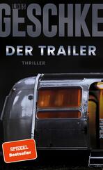 Das Buchcover zeigt einen silbernen Wohnanhänger, der im Vordergrund positioniert ist. Der Hintergrund ist in dunklen Farben gehalten, wodurch eine spannungsgeladene Atmosphäre entsteht. Der Titel „DER TRAILER“ ist in großen, weißen Buchstaben mittig platziert, während der Untertitel „THRILLER“ in kleineren Buchstaben darunter steht. Der Autor „LINUS GESCHKE“ ist oben am Rand in grauen, markanten Buchstaben abgebildet. Ein orangefarbener Hinweis „SPIEGEL Bestseller-Autor“ hebt sich unten links ab.